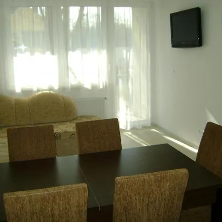Elizabeth Apartman *